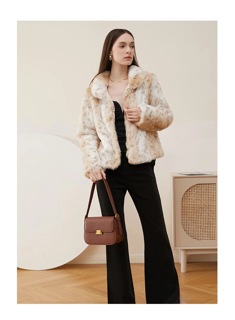 Elegant Leather Shoulder Bag - Gold Clasp